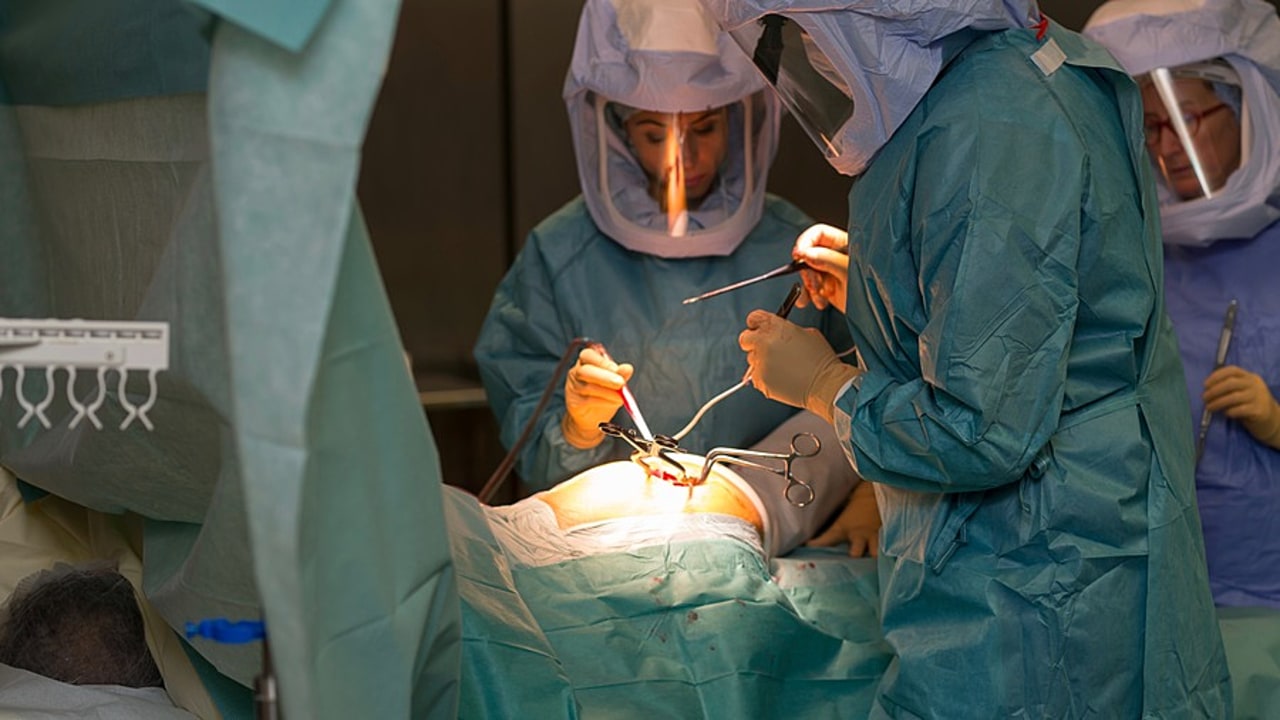 La "rigueur organisationnelle" propre à la chirurgie ambulatoire va dans le sens du respect des gestes barrières face au Covid-19. Pour ses partisans, c'est donc un argument de plus pour la prioriser lors du redémarrage postconfinement.