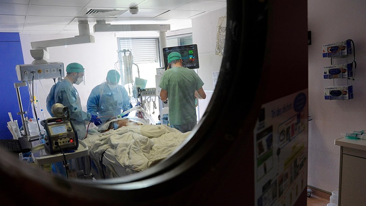 Face à la crise sanitaire, la gouvernance hospitalière a su démontrer toute son efficacité et les directeurs prouver qu'ils ne sont pas que de simples intendants mais de vrais manageurs de proximité. (Pascal Bachelet/BSIP)