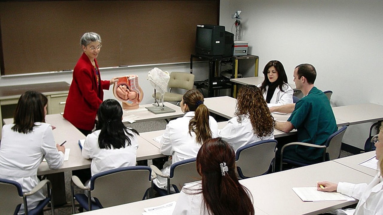 Le Cefiec préconise le retour en classe en petits groupes mais juge les ARS "frileuses" quant à une réouverture des instituts avant l'été. (CMSP/BSIP)