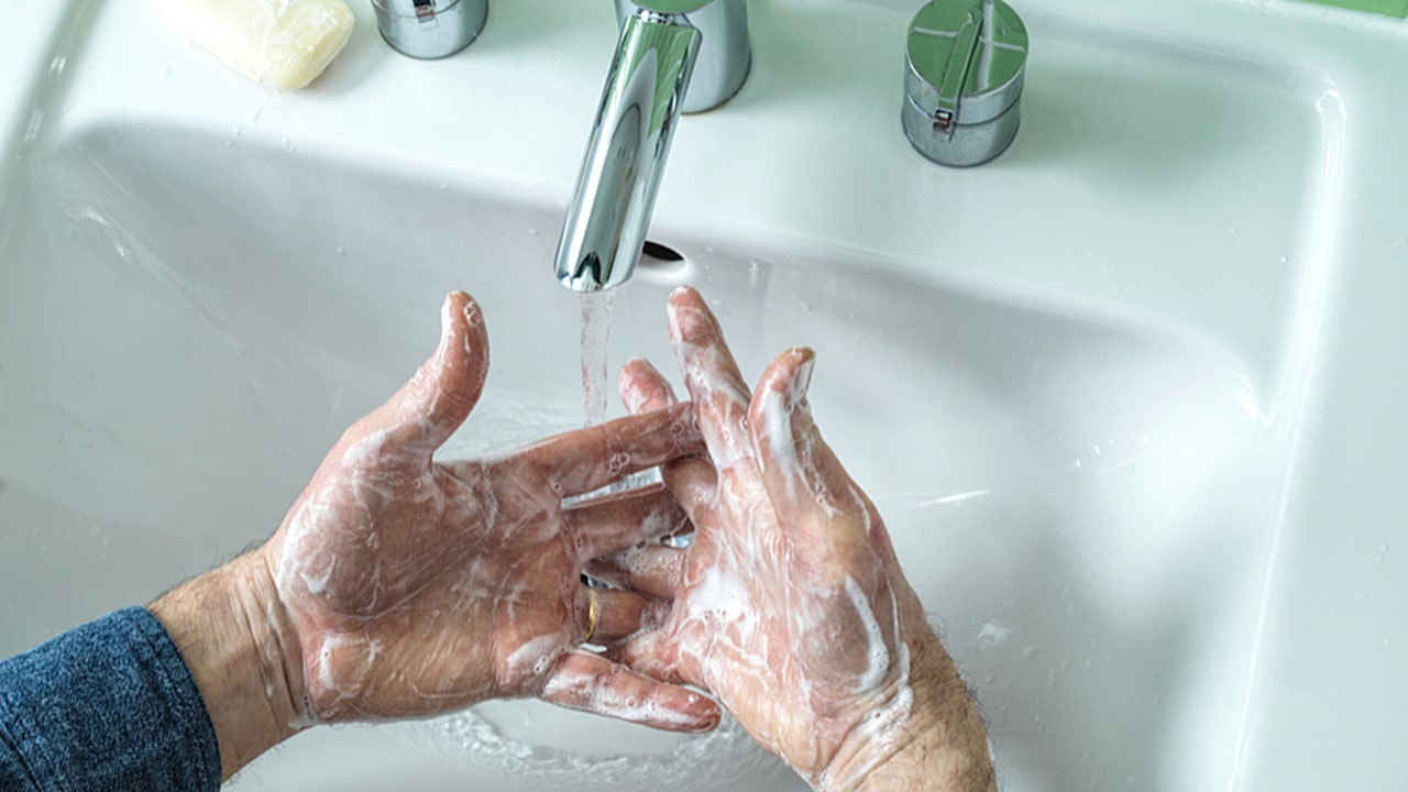 Les gestes barrières ont beau paraître simples, ils nécessitent d'être bien compris pour être correctement utilisés. (SPL/BSIP)