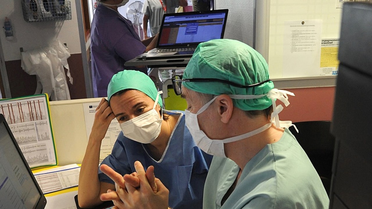 Les médecins du travail et syndicats ne comprennent pas que la reconnaissance soit aussi restrictive et craignent que les personnels hospitaliers soient désabusés. (Pascal Bachelet/BSIP)