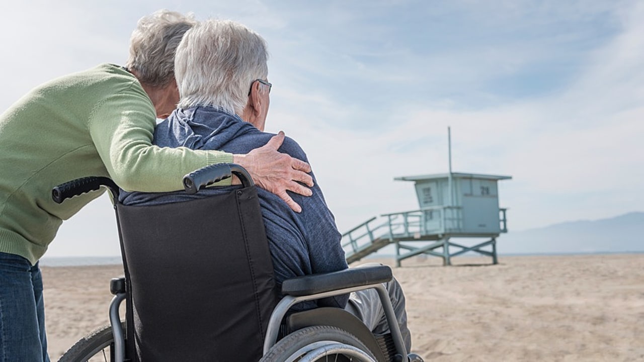 Parmi les préconisations du rapport final, Jérôme Guedj propose d'introduire des indicateurs dans les Cpom et les évaluations. (Image Source/BSIP)