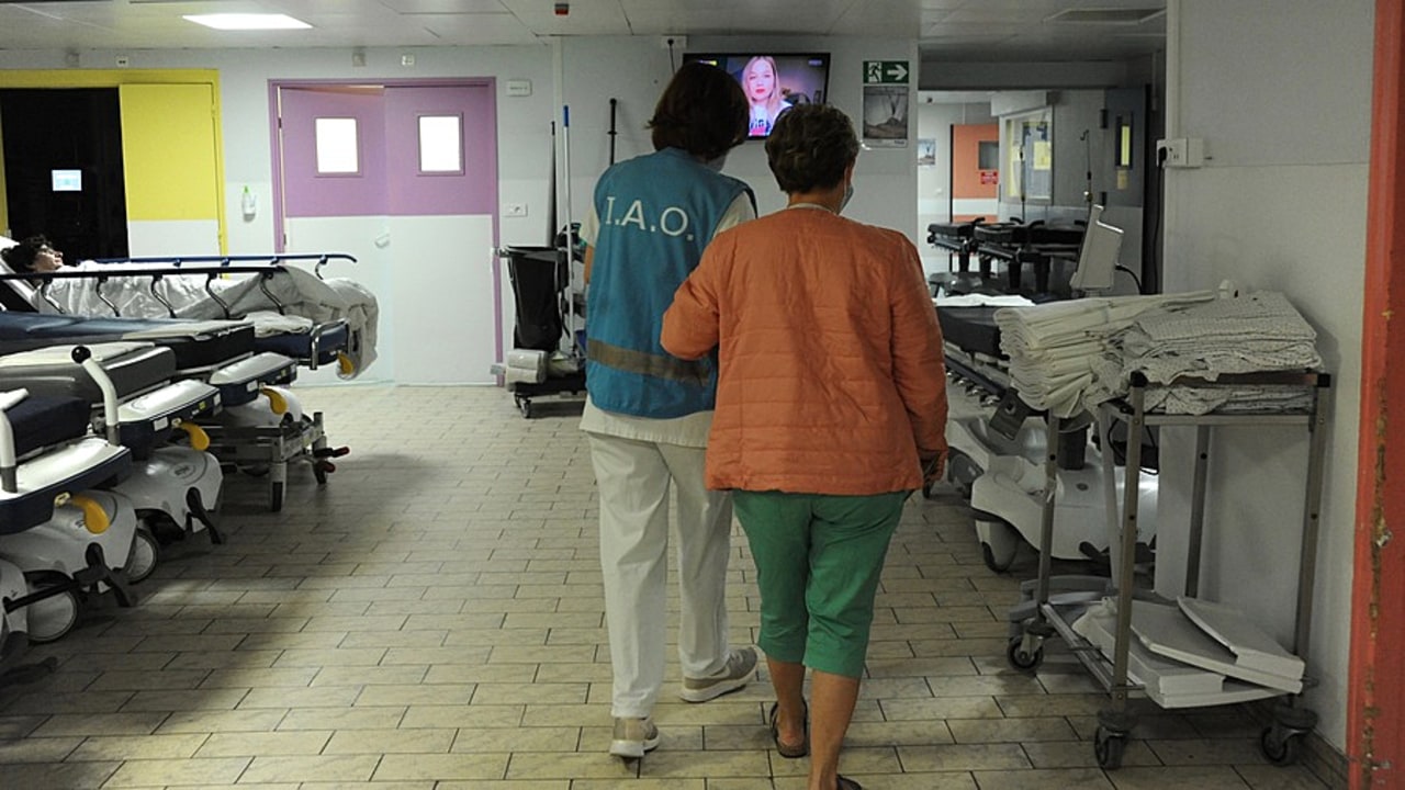 En France, l'infirmier d'accueil et d'orientation (IAO) n'est pas autorisé à réorienter les patients sans avis médical. Ceci au contraire du Québec, d'où vient la solution en passe d'être expérimentée à Nancy. (Pascal Bachelet/BSIP)