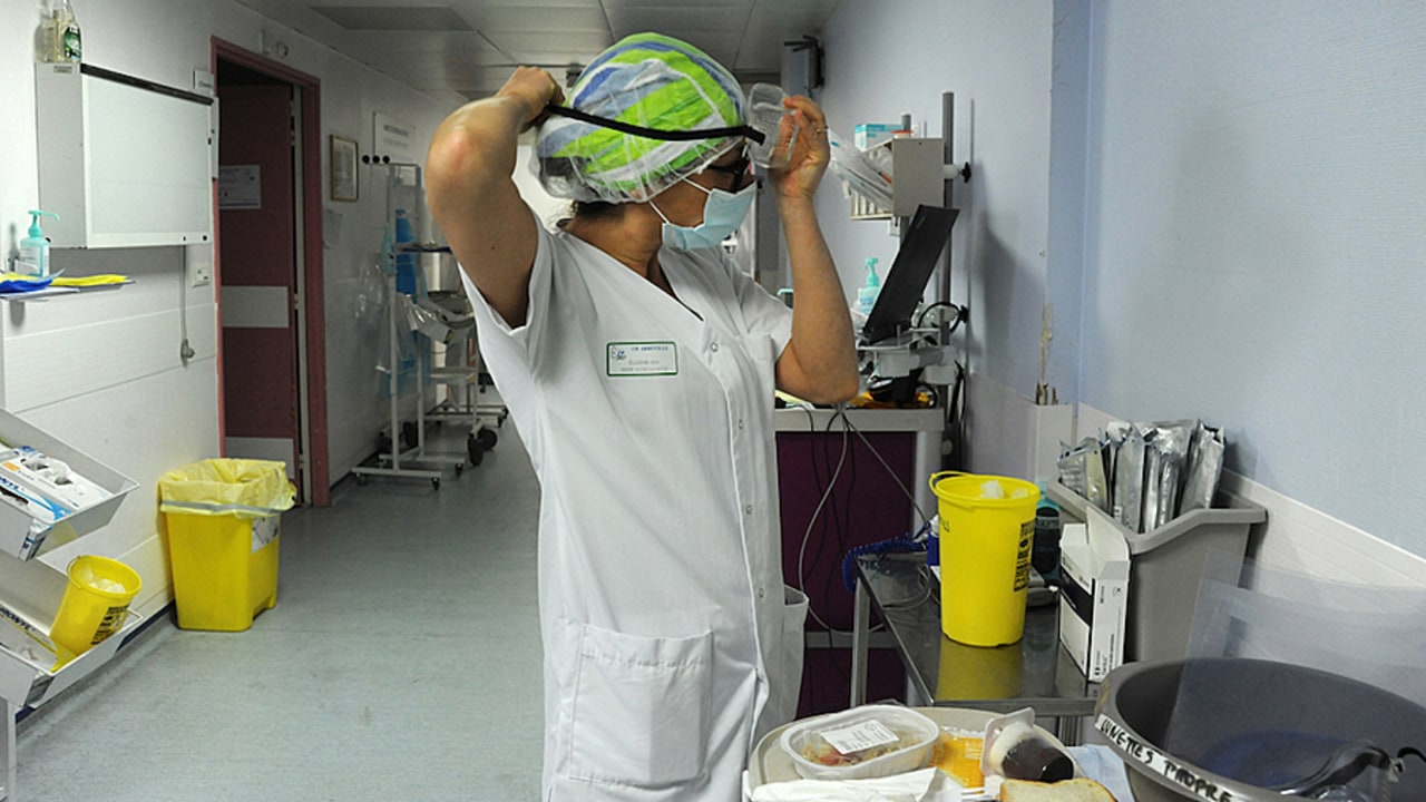 L'enquête de la Fnesi montre que les étudiants en stage ont été particulièrement touchés par la pénurie de matériel de protection. (Pascal Bachelet/BSIP)