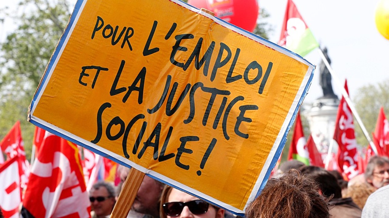 Les mesures d'accompagnement en cas de suppressions d'emplois dans les hôpitaux et les Ehpad s'inscrivent dans un maillage territorial sanitaire et médico-social en pleine recomposition et une rentrée sociale potentiellement compliquée. (Godong/BSIP)