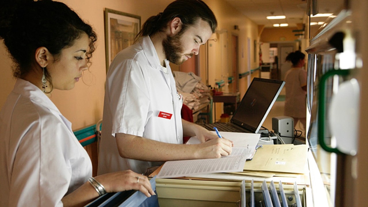 Le nombre de PH et de HU a augmenté depuis 10 ans. De plus en plus de praticiens sont des femmes. (Chassenet/BSIP)