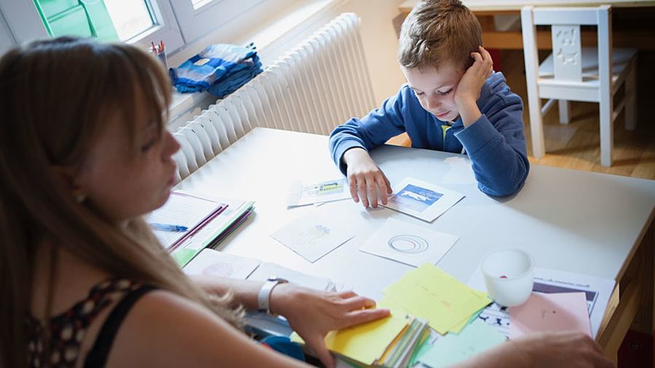 Les professionnels qui travaillent au quotidien avec un public autiste entendent démontrer la dynamique et le pertinence d'une prise en charge psychiatrique adaptée. (Amélie Benoist/BSIP)