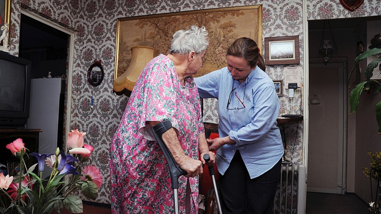 Le Gouvernement propose un mécanisme de cofinancement, avec les départements, à l'image de celui mis en œuvre pour la prime Covid des professionnels du domicile. (Aubert/BSIP)