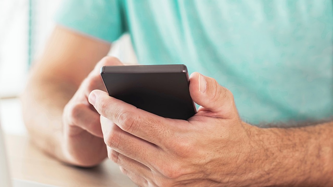 Tousanticovid remplace à partir de ce 22 octobre l'application StopCovid et devient un geste barrière supplémentaire pour le Gouvernement. (SPL/BSIP)