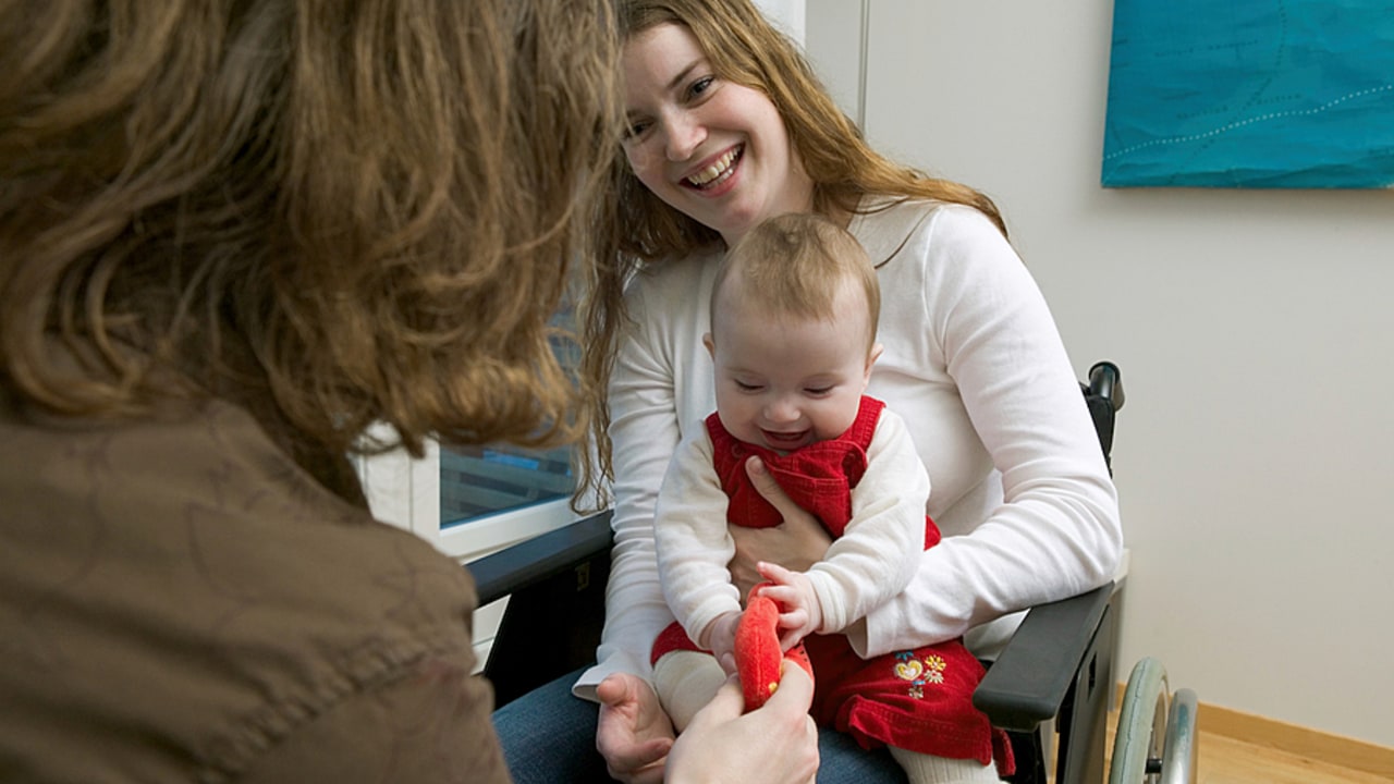 La PCH parentalité sera reconnue "individuellement et forfaitairement au parent bénéficiaire". (Image Source/BSIP)
