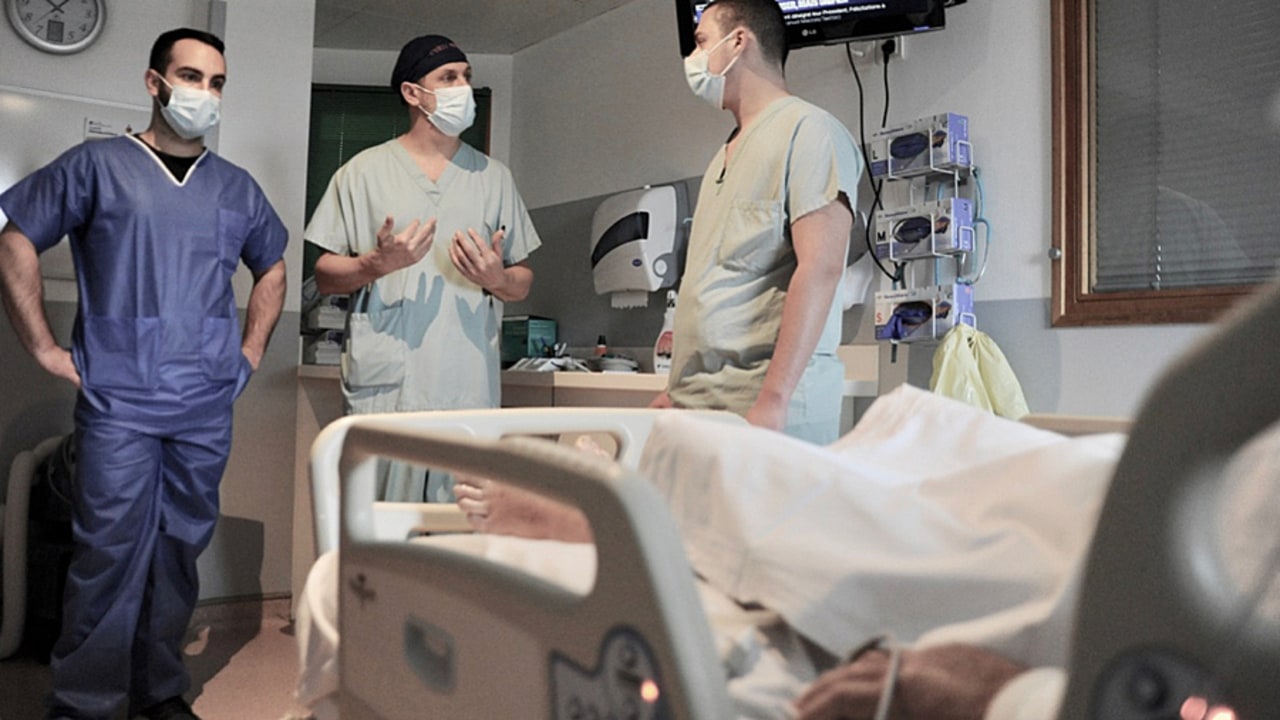 L'infirmier en pratique avancée en gériatrie apporterait une nouvelle approche du soin des âgés. (Pascal Bachelet/BSIP)