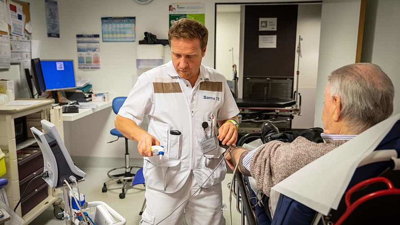 Adapter l'organisation doit permettre de pallier ou d'atténuer les effets délétères pour les personnes présentant des troubles cognitifs. (Jessica Bordeau/BSIP)