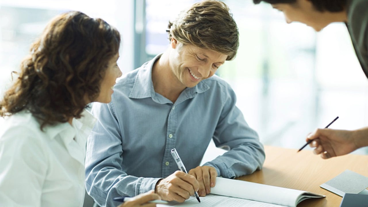 Le contrat de début d'exercice favorise l'accompagnement à l'installation sur les territoires avec une personne ressource au niveau de l'ARS. (Altopress/Photoalto/BSIP)