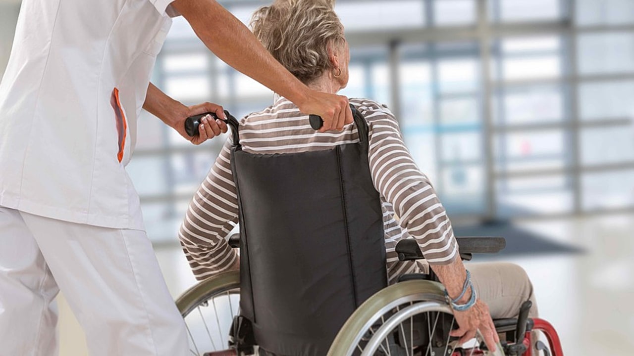 Les deux sénateurs optent pour une refonte des dispositifs de prévention de la perte d'autonomie. (Chassenet/BSIP)