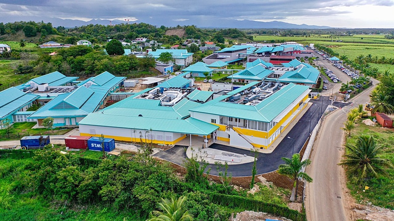 Près d'un an et demi de travaux et 25 M€ d'investissement. Le nouveau pôle parent-enfant dispose d'un plateau technique, installé dans un bâtiment neuf, et de deux autres édifices déjà existants auparavant mais entièrement réagencés. (CHU Pointe-à-Pitre)