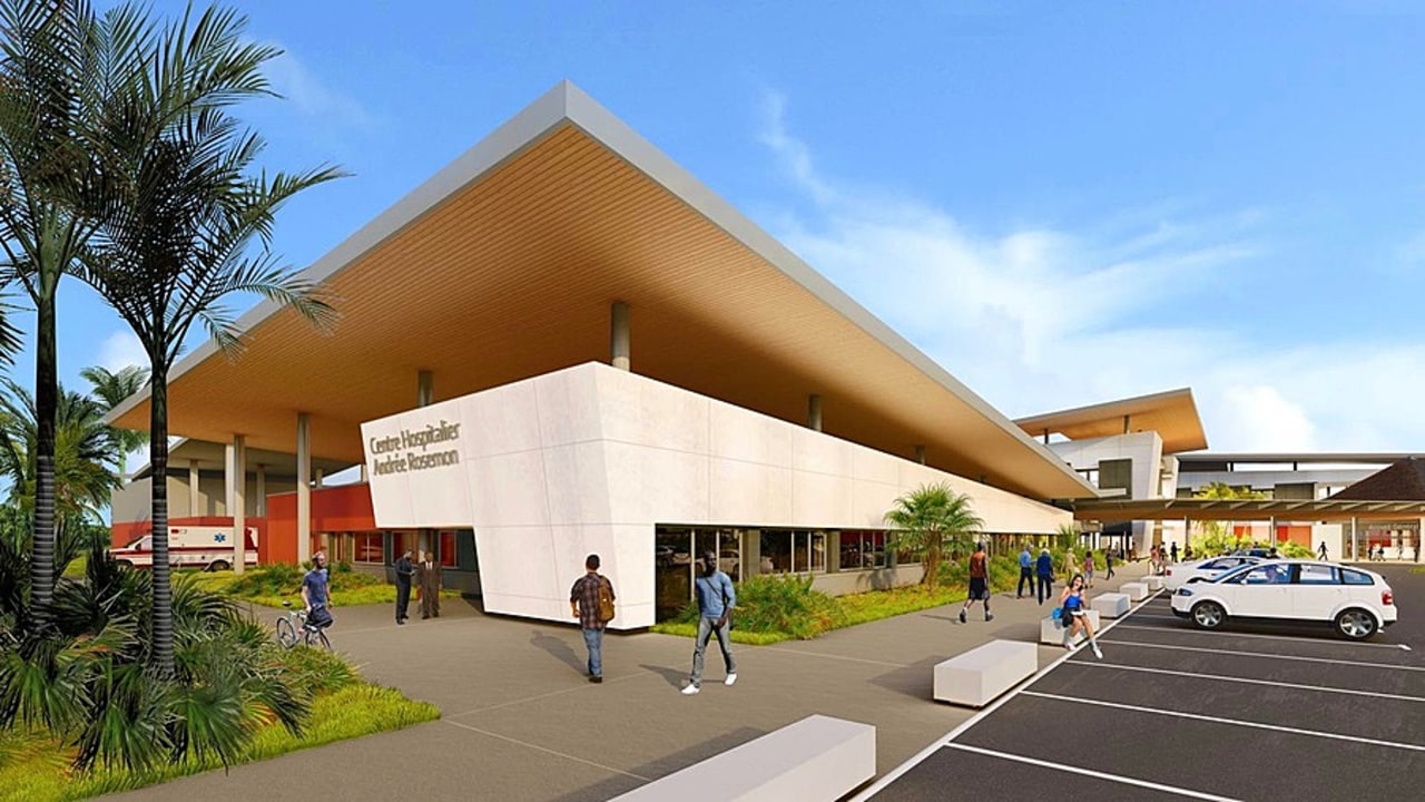 Le CH de Cayenne s'est engagé jusque fin 2025 dans une "véritable métamorphose" : restructuration phasée du bâtiment de médecine, construction d'un bâtiment dévolu aux consultations et toute une série de mises aux normes incendie. (Barbosa Vivier/CHC)