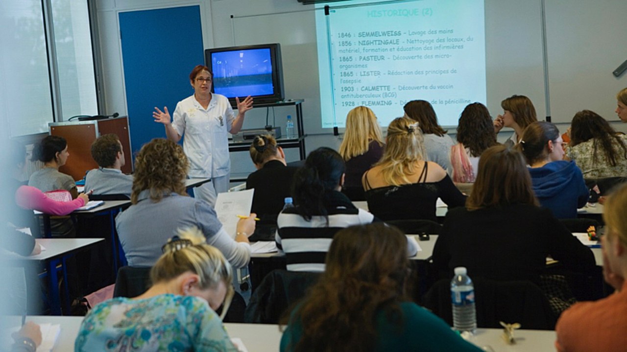 Le projet de texte prévoit que des instituts paramédicaux puissent être dirigés par des titulaires de master, dans le champ de la santé, des sciences de l'éducation, mais aussi du management. (B. Boissonnet/BSIP)