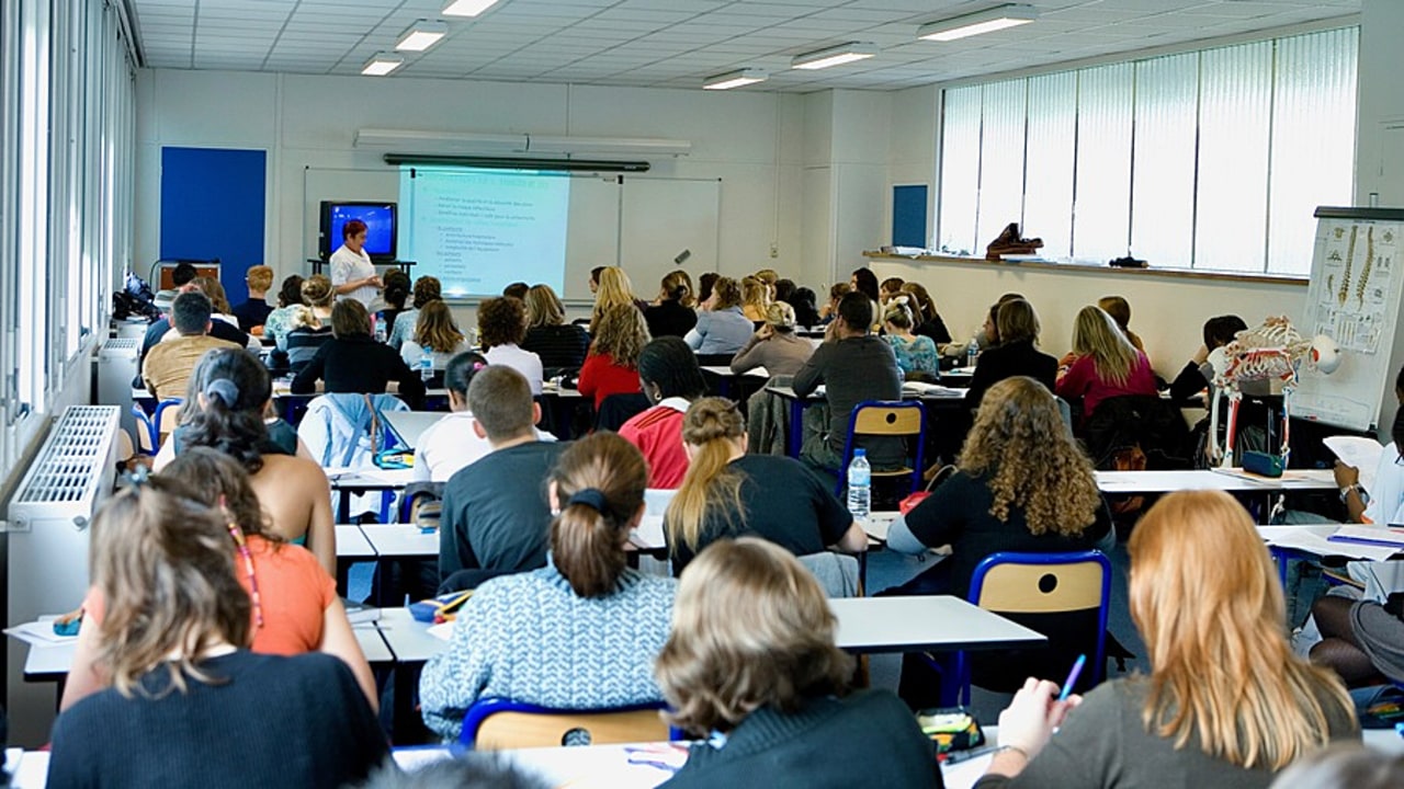 La mission chargée d'établir un dispositif obligatoire de formation à la laïcité pour tous les agents publics préconise, dans le versant hospitalier, d'introduire un module ad hoc dès la formation initiale des futurs infirmiers et aides-soignants. (B. Boissonnet/BSIP)