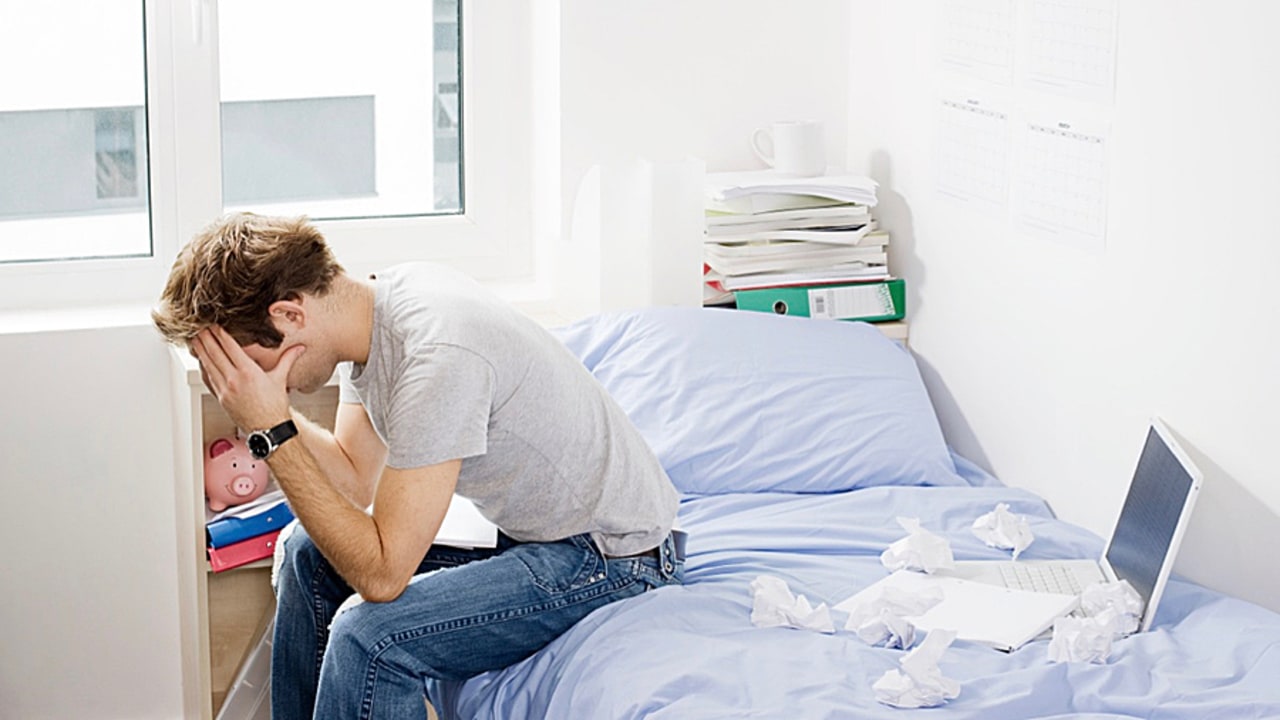 Les associations étudiantes insistent sur l'importance de mieux communiquer sur les dispositifs, nouveaux ou déjà existants, qui peuvent venir en aide aux étudiants en souffrance. (Image source/BSIP)