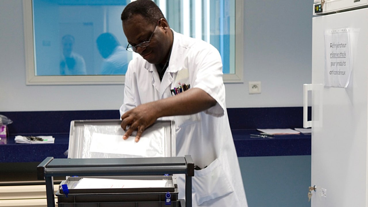 Les effectifs de pharmaciens hospitaliers sont dynamiques, mais des postes restent vacants. (B. Boissonnet/BSIP)