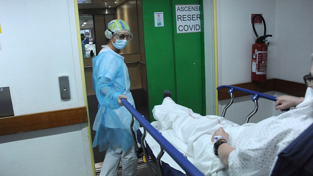 De mars à juin 2020, trois anthropoloques ont étudié l'impact de la crise Covid sur les personnels d'un hôpital. (Pascal Bachelet/BSIP)