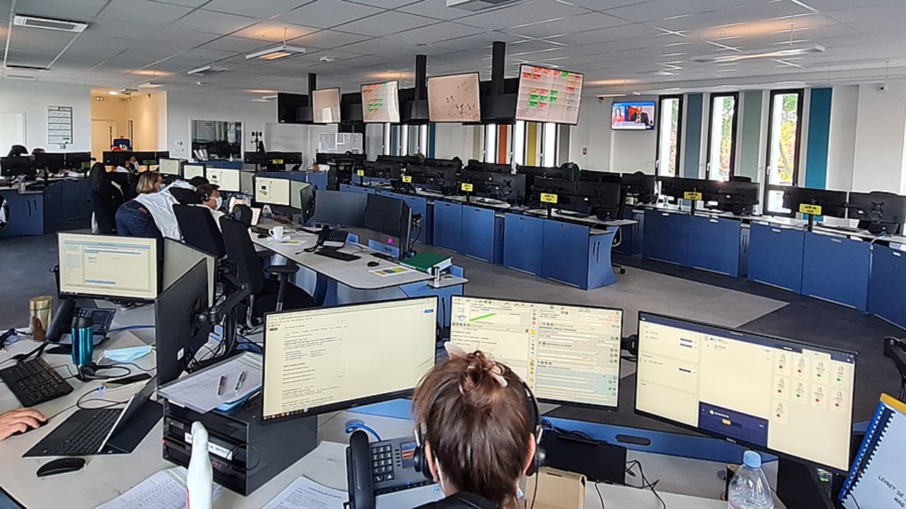 Supervision technique et système de remontée d'alerte spécifique aux appels d'urgence ; structure de collaboration avec les opérateurs tiers ; tests de préproduction... D'ici fin septembre, un plan d'actions va être adressé aux opérateurs de téléphonie. (CH Pontoise)