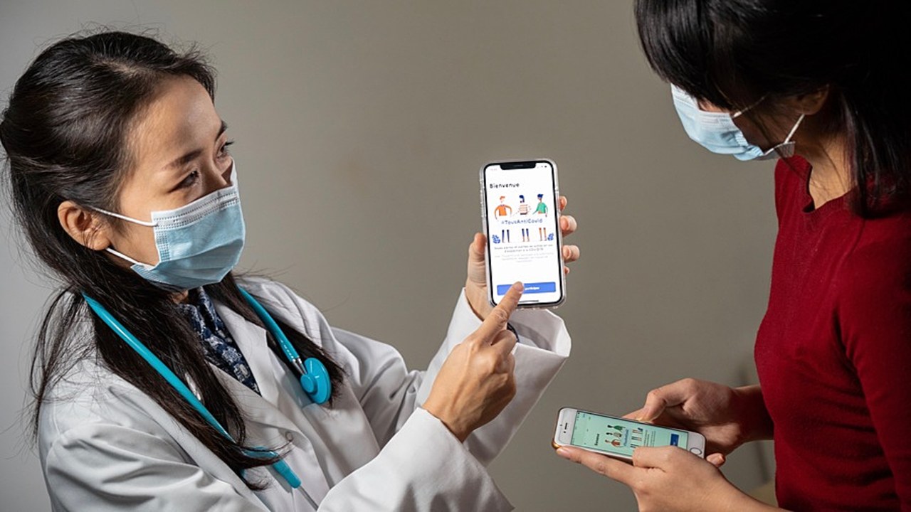 La présentation, dématérialisée ou non, du pass sanitaire ne sera pas obligatoire pour les urgences, les situations de fin de vie et les visites en Ehpad. (Collanges/BSIP)