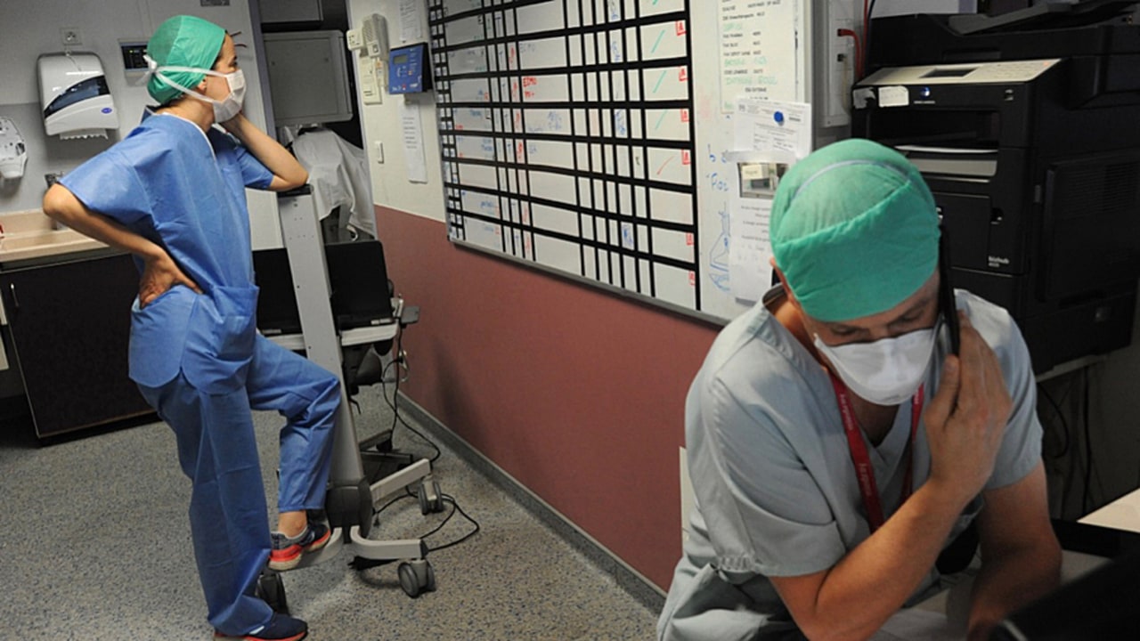 Le taux d'absentéisme actuel à l'hôpital inquiète les cadre de santé face à l'imminence d'une quatrième vague. (Pascal Bachelet/BSIP)