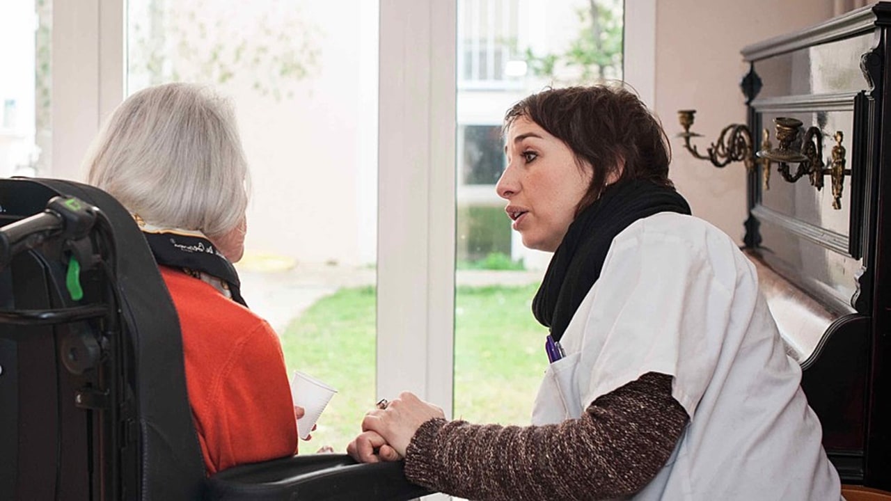 L'avenir des Ehpad se décline en lieux de vie et lieux de soin. (Albane Noor/BSIP)