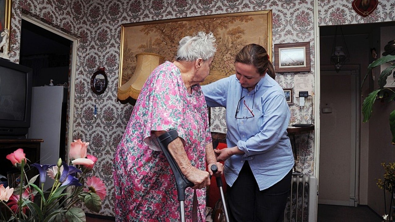 Par le biais d'un financement spécifique, le Gouvernement entend inciter à la coordination de l'aide et des soins. (Aubert/BSIP)