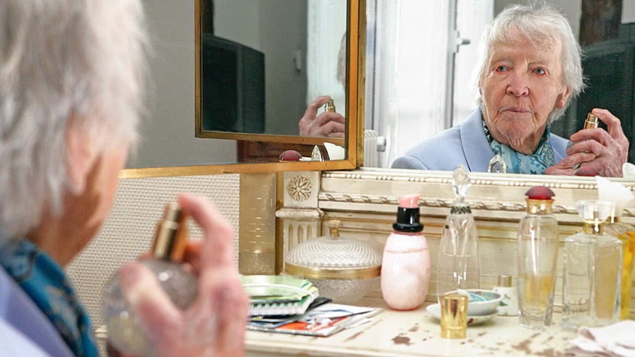 Et si les résidents des Ehpad étaient finalement des objets précieux ? (Chassenet/BSIP)