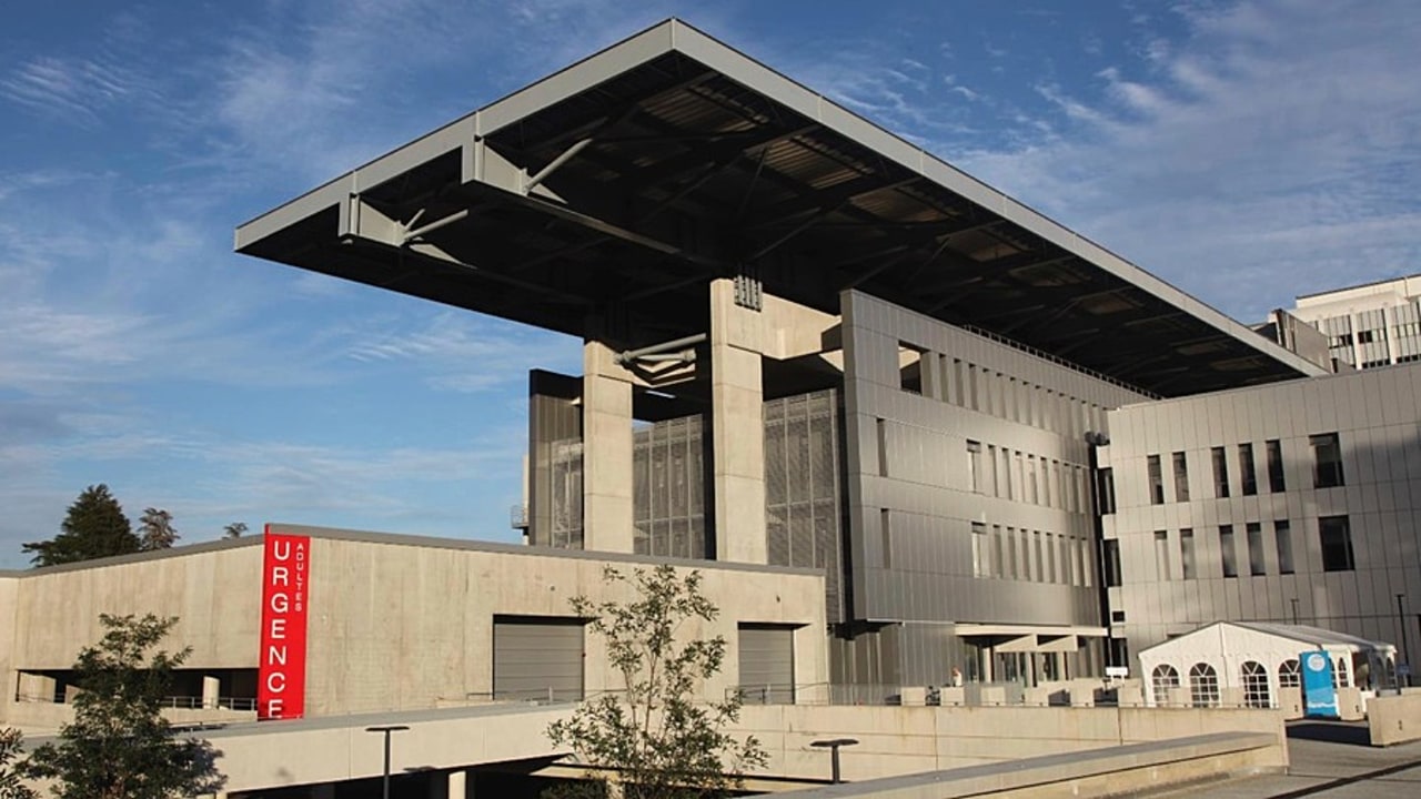 Le nouveau plateau technique grenoblois couvre 14 581 m2 et s'élève à 28 mètres de hauteur. Il héberge 75 lits de soins critiques. (CHU Grenoble)