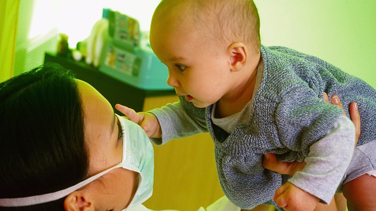 Une action sociale sanitaire et médico-sociale précoce permet d'éviter des placements ou d'offrir les soins nécessaires aux enfants placés afin de limiter les surhandicaps. (Laurent/Ravonison/BSIP)