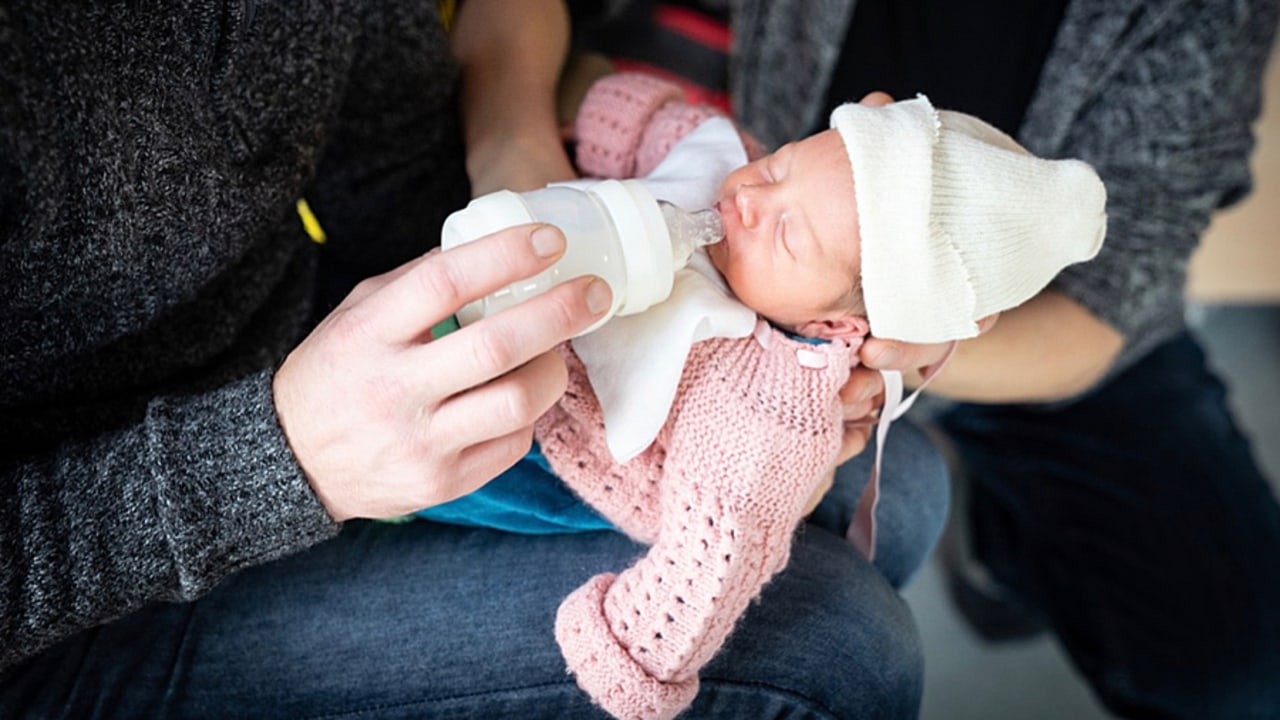 "Par inexpérience, par peur de mal faire", les professionnels se retrouvent souvent en difficulté quant à l'accompagnement des désirs de parentalité des personnes en situation de handicap. (Jessica Bordeau/BSIP)