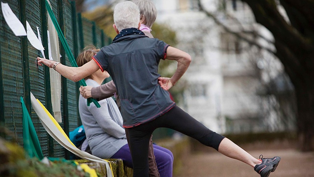 L'activité physique adaptée se présente comme un pilier de la prévention de la fragilité. (Amélie Benoist/BSIP)