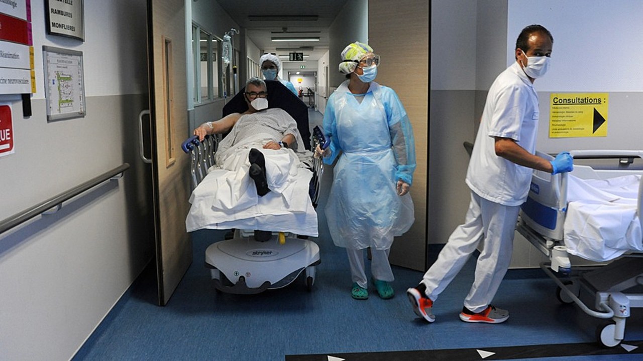 Les mesures dérogatoires en matière de ressources humaines cadrées ce 1er décembre par décret s'inscrivent dans le plan de soutien à l'attractivité dans la fonction publique hospitalière, décliné mi-septembre dans une instruction par la DGOS et qui se monte à 1 Md€ sur 2021-2023. (Pascal Bachelet/BSIP)