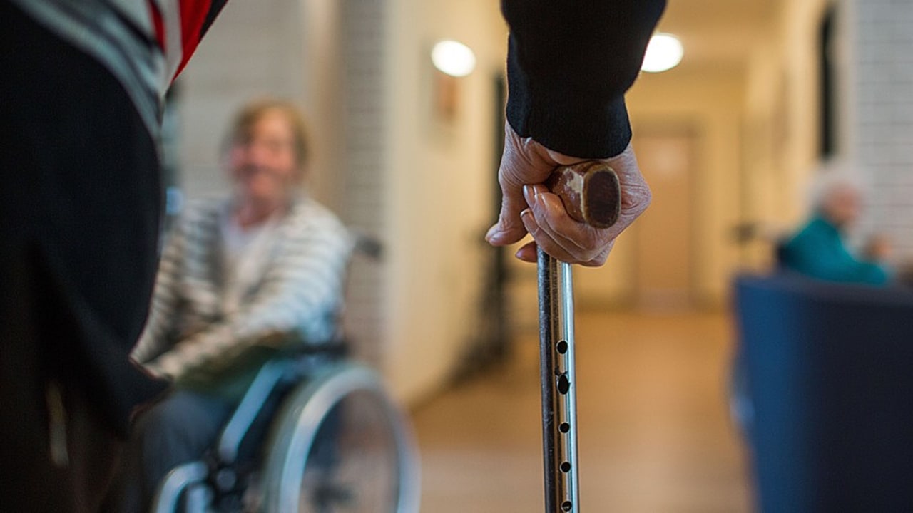 Avec la publication de l'ordonnance, une nouvelle étape de droit est franchie dans la formalisation de la couverture du risque dépendance. (DPA Picture Alliance/BSIP)