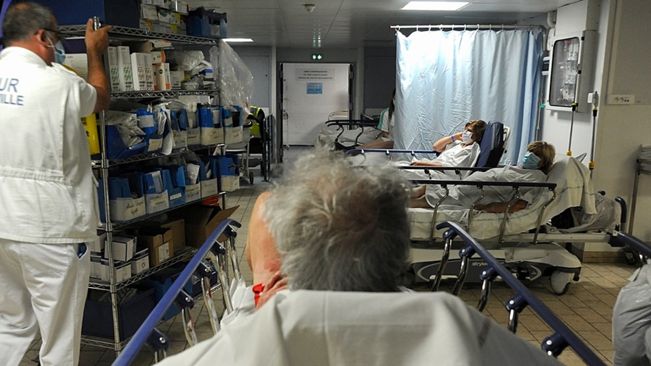 C'est l'une des illustrations de l'embolie des urgences et du trop plein de patients sur les brancards dans certains services : les UHCD y servent trop souvent de "variable d'ajustement" face au manque de lits d'aval. Pour les urgentistes, c'est une vision totalement "subie" du parcours de soins. (Pascal Bachelet/BSIP)