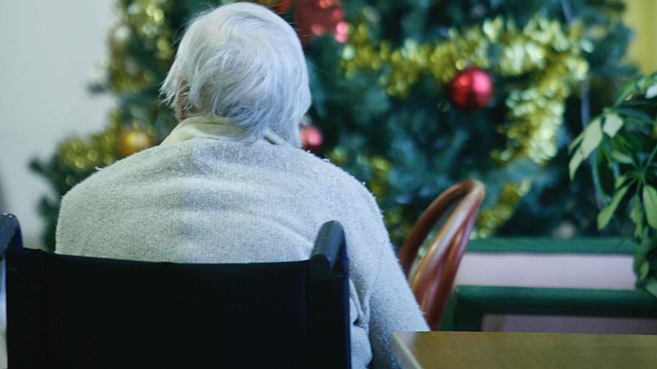 Une mise au point de la ministre déléguée à l'Autonomie est attendue pour permettre aux résidents d'Ehpad de fêter sereinement Noël. (Deloche/BSIP)