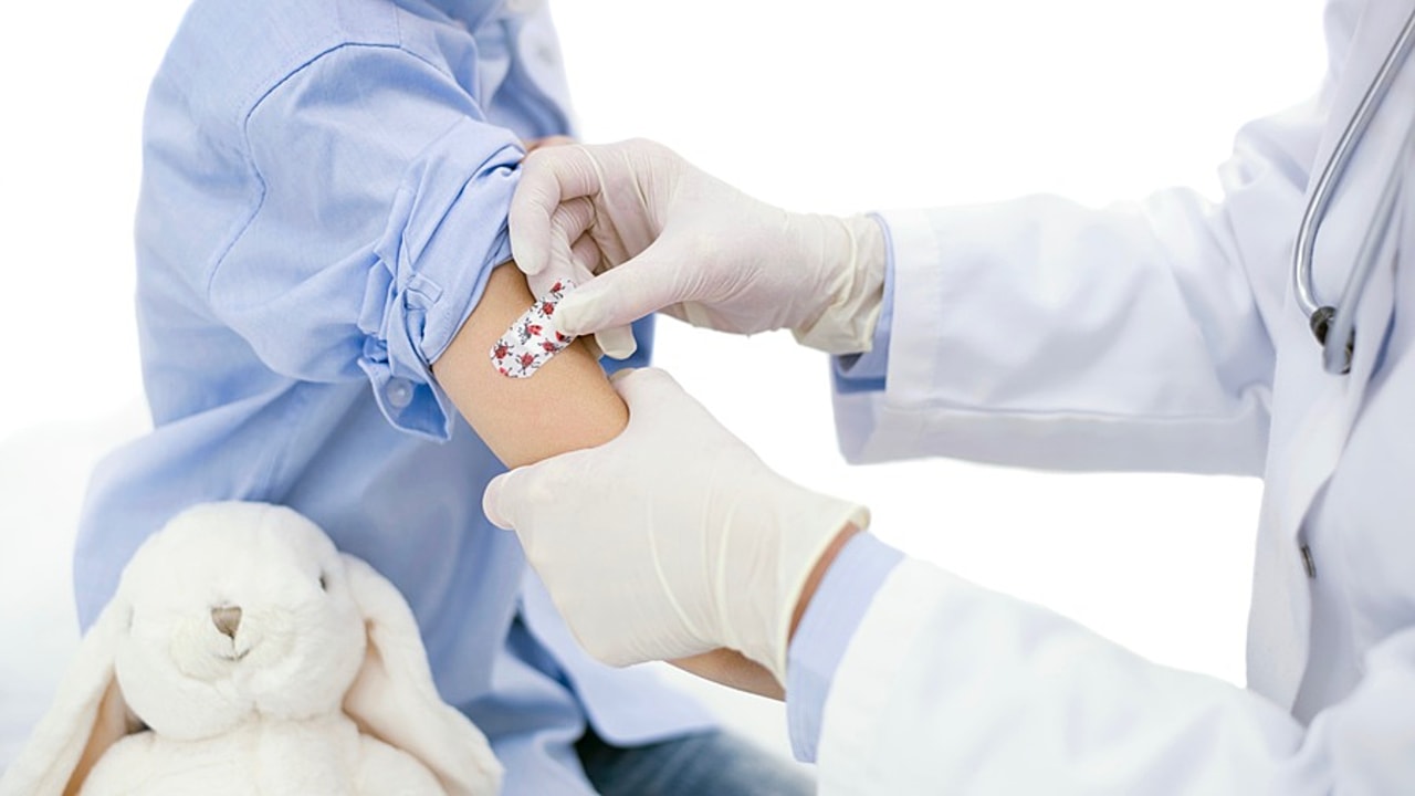 Le comité national d'éthique préconise de ne pas organiser la campagne vaccinale des 5-11 ans dans la précipitation. Il convient de la préparer avec les professionnels de santé selon ses recommandations au Gouvernement. (SPL/BSIP)