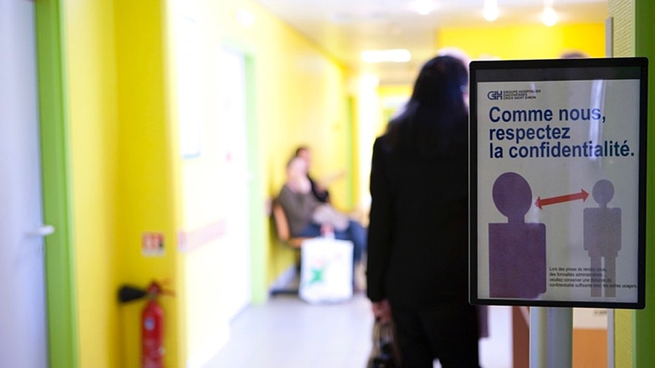 Aujourd'hui, seule la moitié des Français estiment que le ressenti ainsi que le vécu des patients et familles sont suffisamment pris en compte pour améliorer la prise en charge des personnes malades. (Amélie Benoist/Image Point Fr/BSIP)