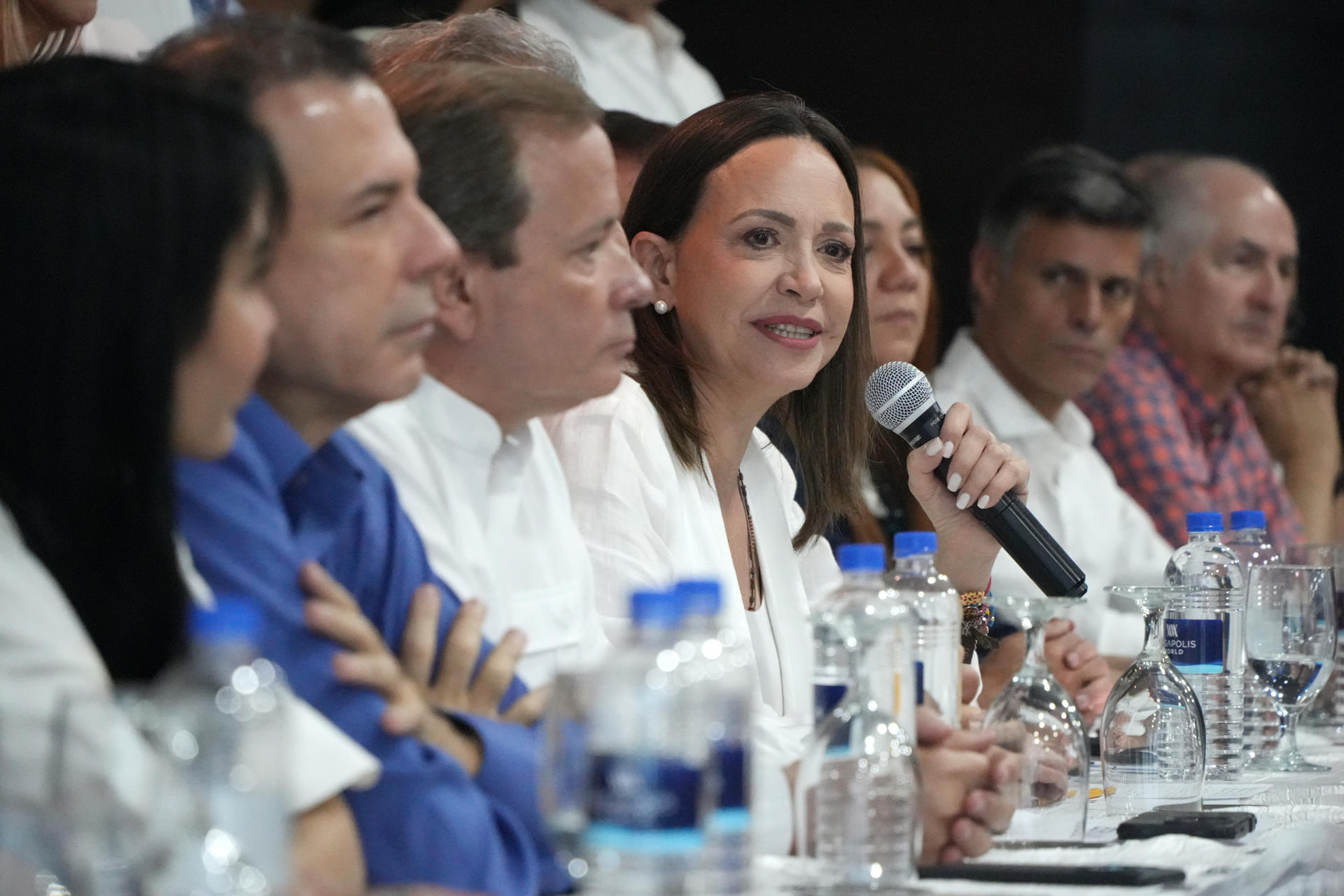 Oposición venezolana impulsa propuesta de negociación política para una transición democrática