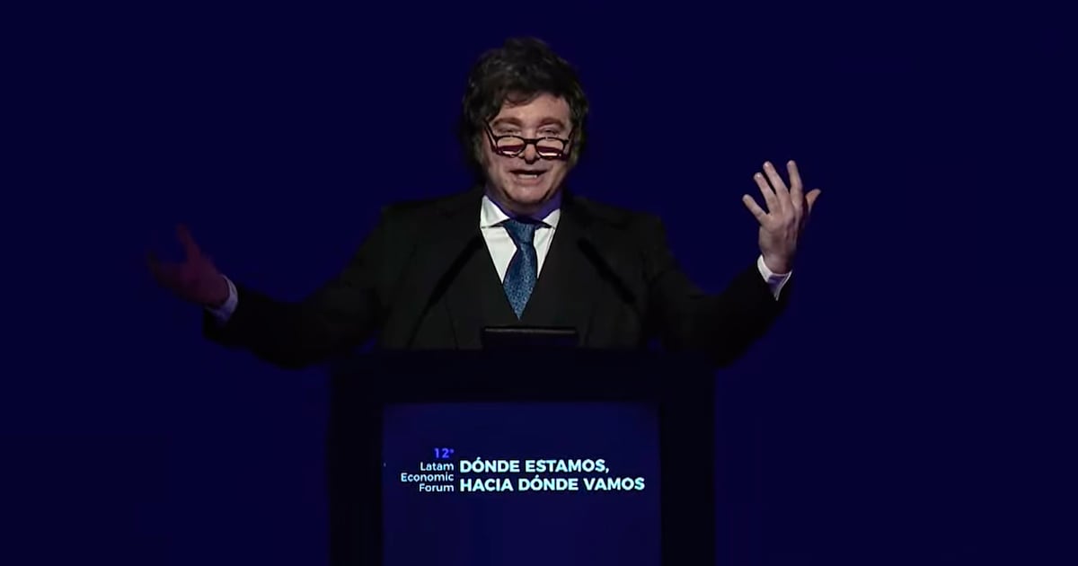 El dólar y la economía argentina en foco mientras Milei defiende el ajuste en un foro económico