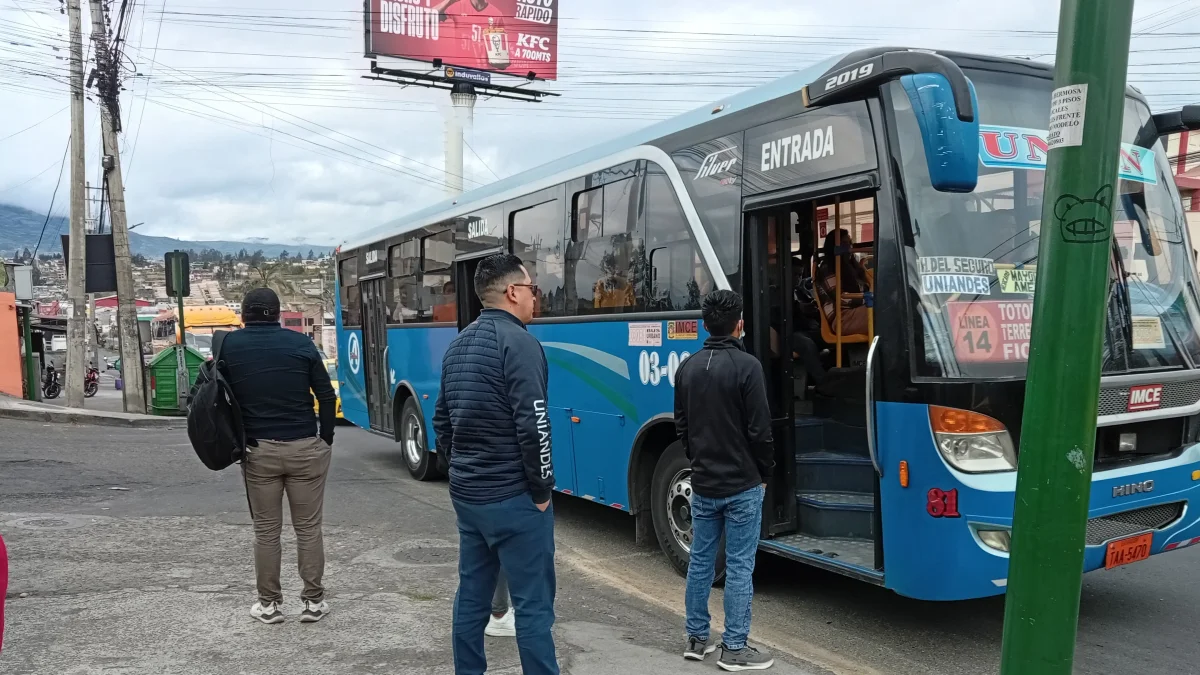 Cooperativas de transporte urbano de Ambato reducen horario para presionar por ajuste de pasajes