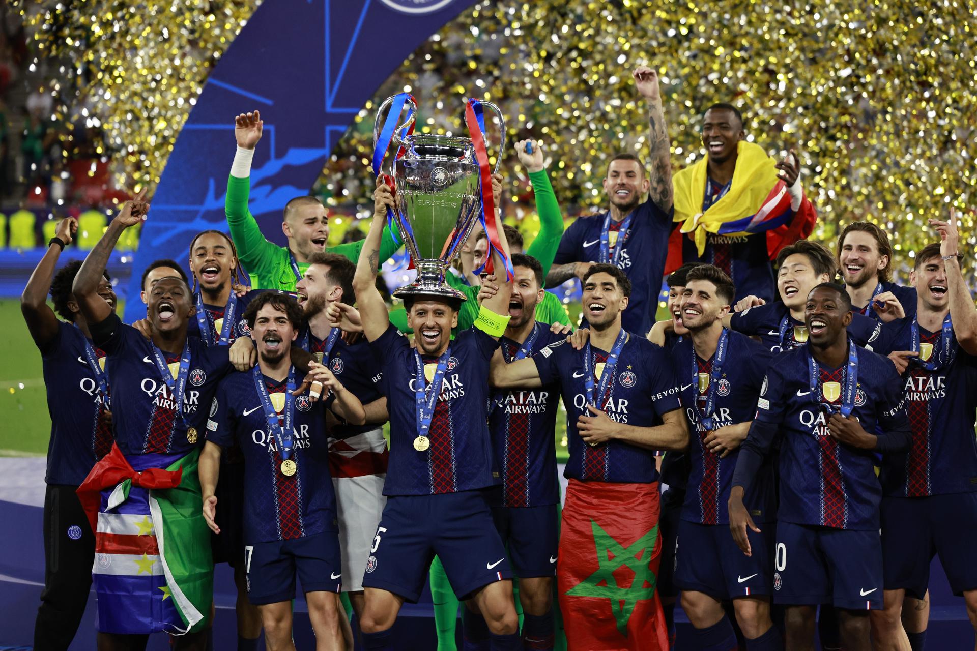 Macron recibe al PSG tras ganar su segunda Champions League consecutiva