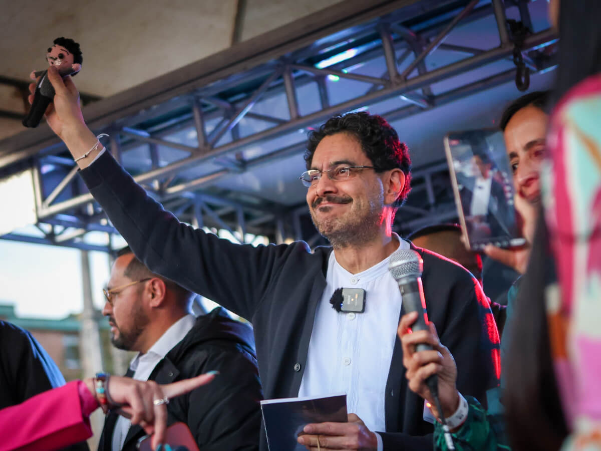 Iván Cepeda lidera en Bogotá pero no alcanza los votos necesarios para ganar en primera vuelta