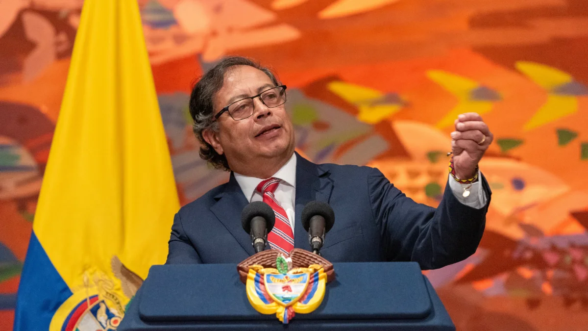 Tensión política en Colombia: debate sobre una posible renuncia de Petro y la segunda vuelta presidencial