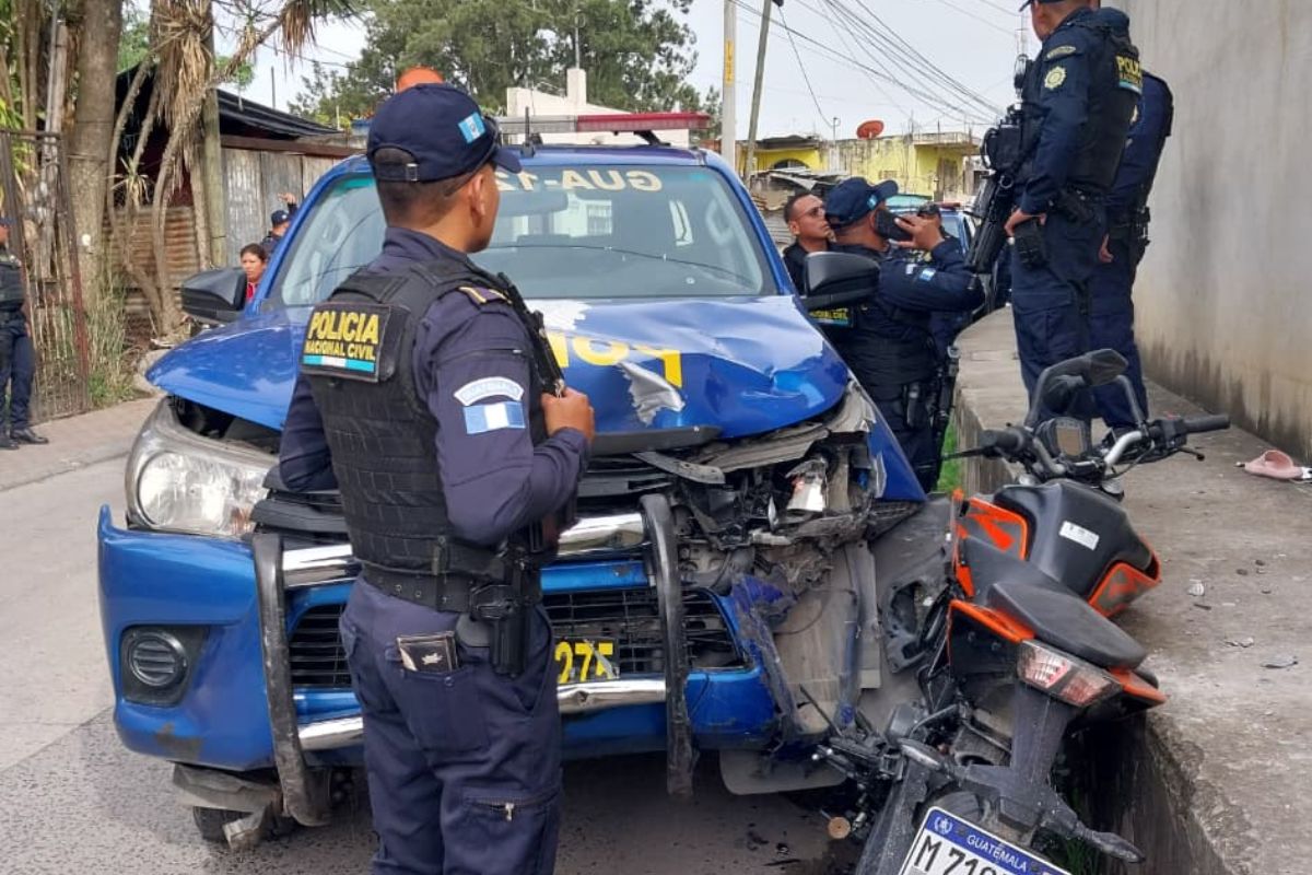 PNC detiene a dos sospechosos de robo de motocicletas tras persecución en Chinautla