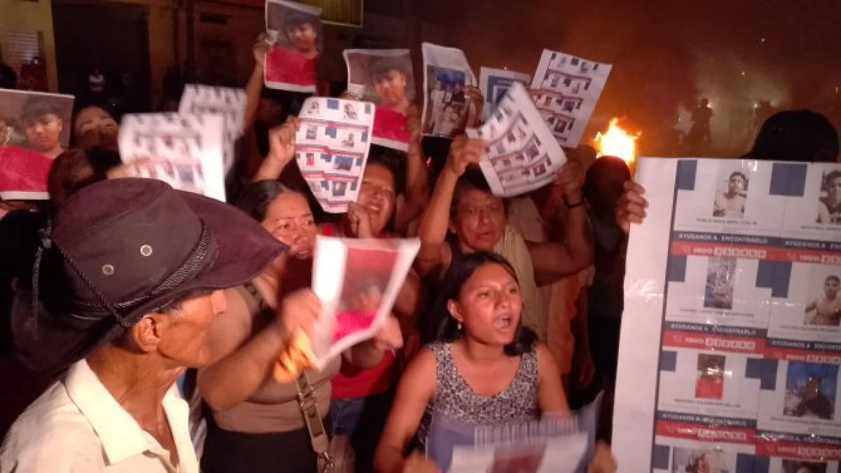 Familiares protestan y bloquean vía Daule–Salitre por la desaparición de ocho jóvenes en Guayas