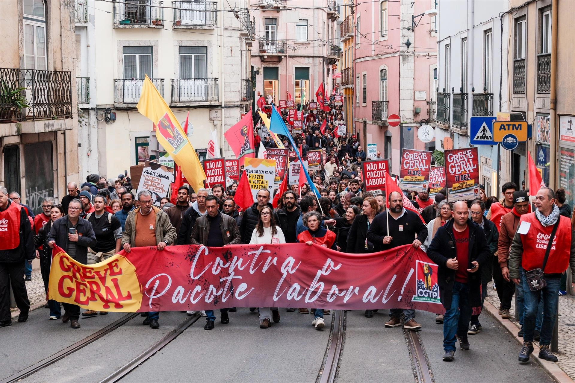 Amplia huelga general en Portugal por el rechazo sindical a la reforma laboral del Gobierno